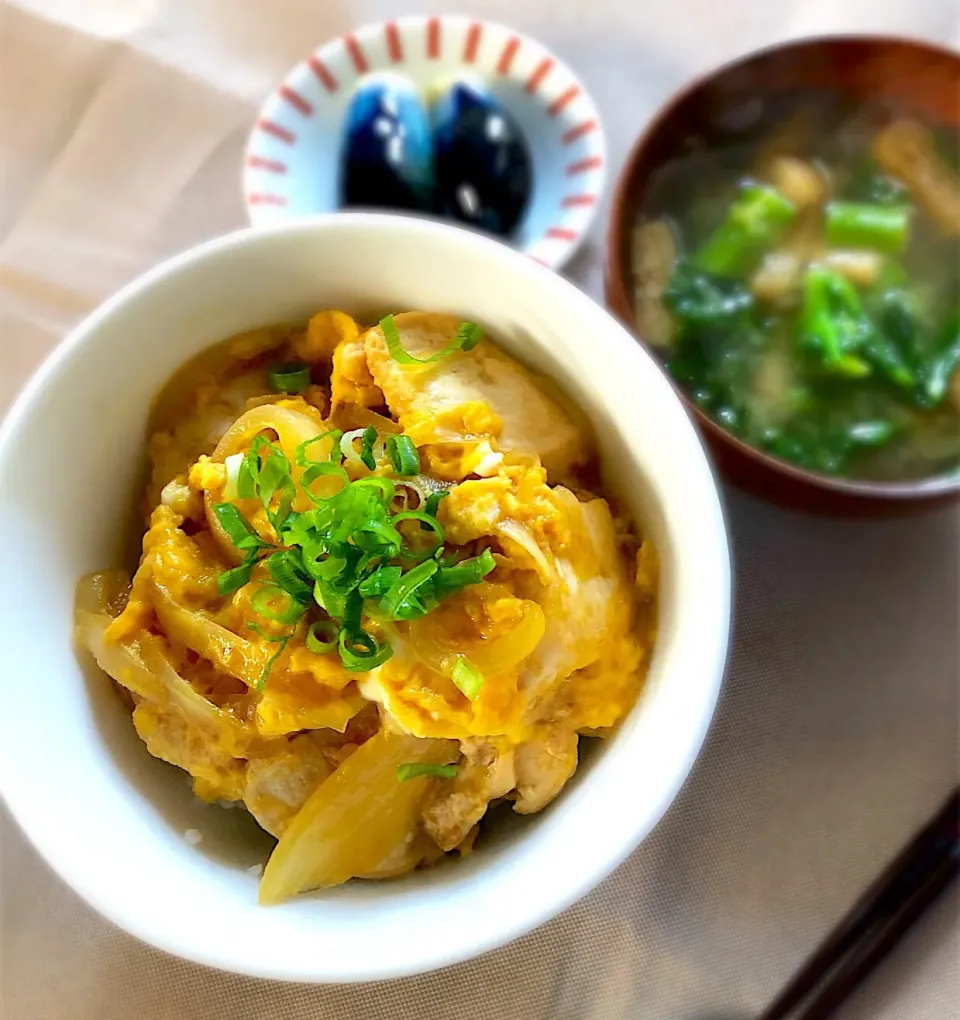 朝ごはんを食べよう🌸鶏むね肉の親子丼で朝ごはん🐓|あしゃぱんさん