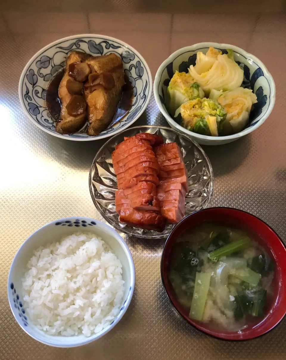 Snapdishの料理写真:煮魚でランチ|ブンタさん