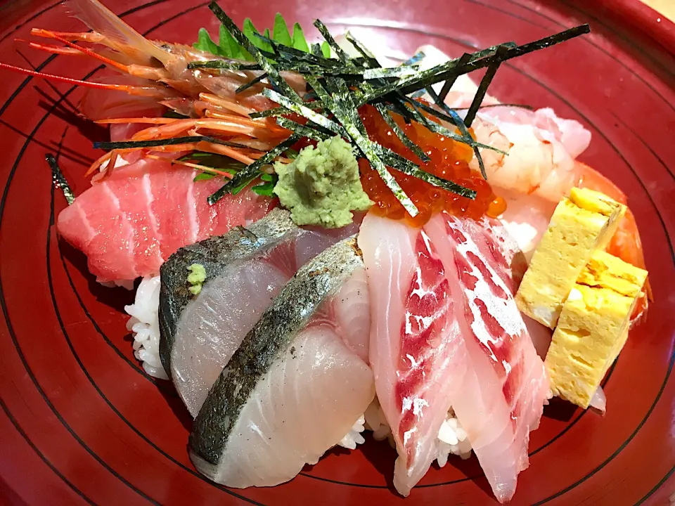 Snapdishの料理写真:魚魯魚魯 お宝海鮮丼  Bowl of Rice with Seafood🦐🐟|ゆうじ.さん