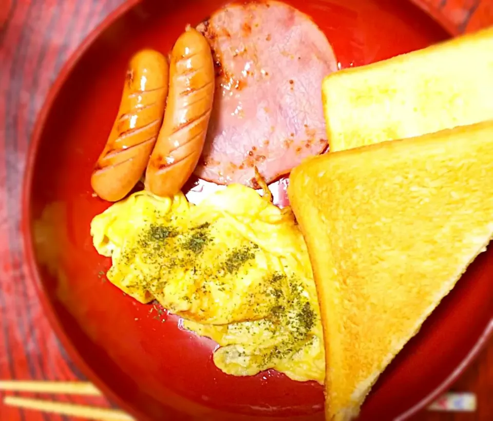 朝食プレート【Toast.Morning】

★トースト
★ハム＆ウインナー
★オムレツ風卵焼き
★お茶



#今朝の朝ごはん #小学２年生長男くんのメニュー
#朝食プレート #お休みの日朝ごはんはパン
#食せるよろこび #感謝 #今日も元気に楽しもう|I am hungry familyさん