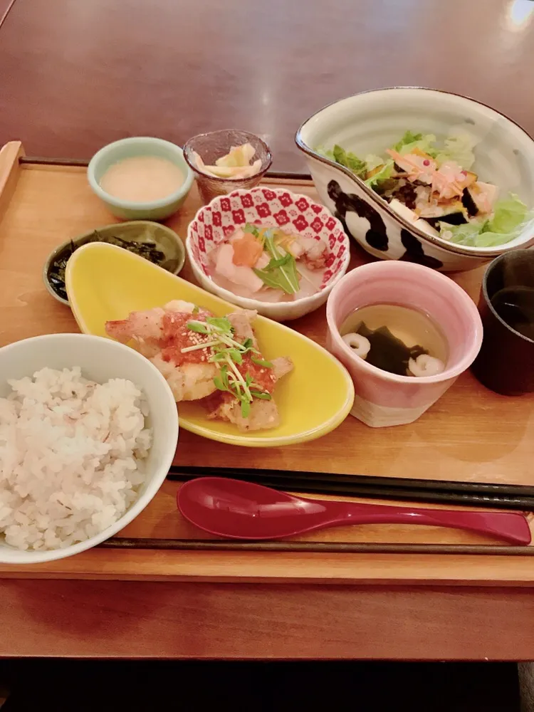 Snapdishの料理写真:海老と山芋の天ぷら🦐                                                鶏の柚子みそマリネ                                               栗かぼちゃと豆腐のごまサラダ🥗|ちゃみこさん