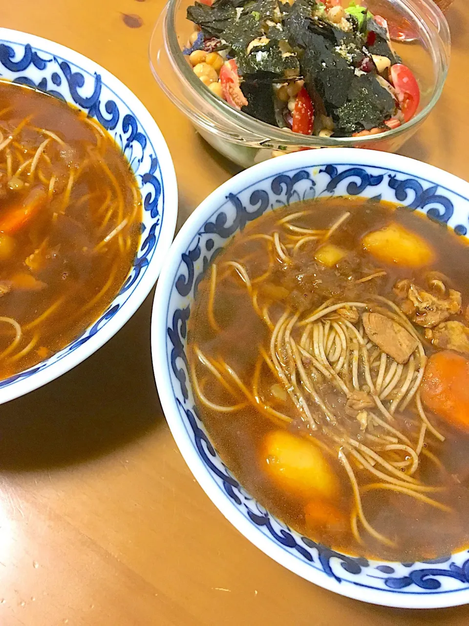 カレー蕎麦とサラダ꒰•̫͡•ོ꒱|さくたえさん