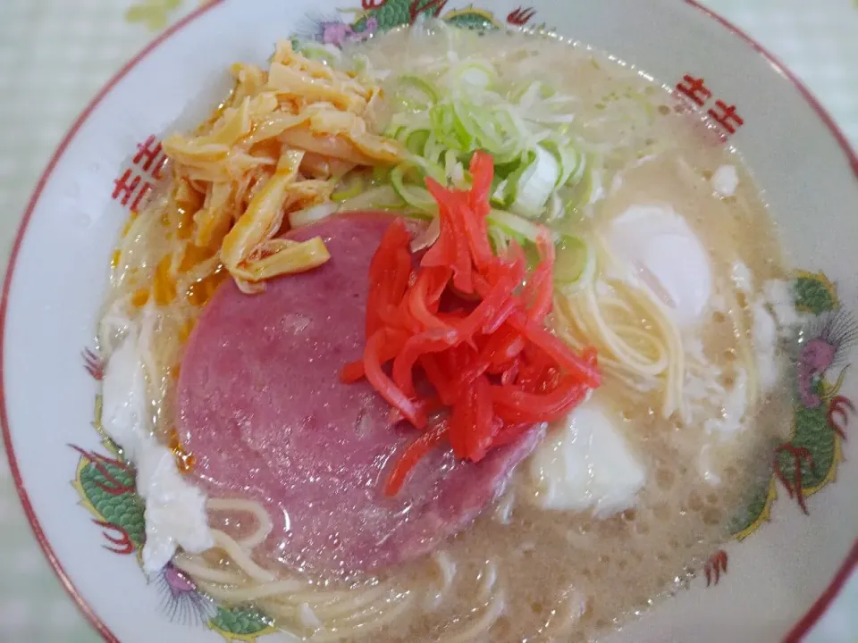 日曜日の昼ごはん😊インスタントラーメン🍜😊|Mitsuhiro.Sさん