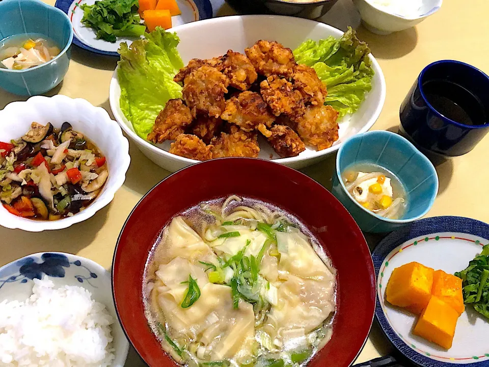 Snapdishの料理写真:1／20昼食  #昼ごはん  •ワンタン麺 •豚コマ唐揚げ＊レシピ覚え＊ •蒸しかぼちゃ/聖護院の葉のお浸し •豆腐餡掛け残り •浅漬け ‥久々の豚コマ唐揚げ、好評だったので、レシピ残しとこ＾＾‥|おさんどんさん