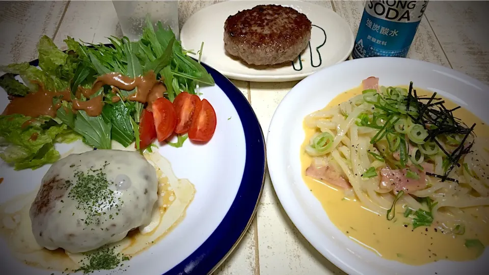 今日の男飯(*･ω･)日曜仕事だったから
ズボラ飯な試してガッテン流ジューシーハンバーグ&ヒルナンデスうどんカルボナーラ...♪*ﾟ|ひーちゃんさん