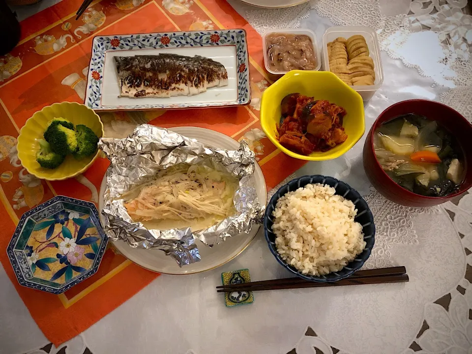 鮭のホイル焼き🐠なすとベーコンのトマト炒め🍅他の晩御飯|Yukie  Toriseさん