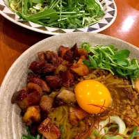 Snapdishの料理写真:カレーまぜそばと汁なし坦々麺、、
久々にまずかった。ハズレ〜|shinoさん