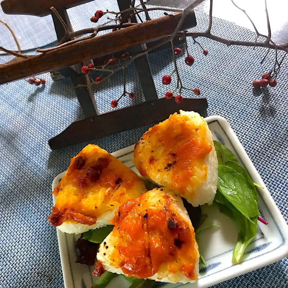 Snapdishの料理写真:練りウニ 焼きおむすび🍙|シュトママさん