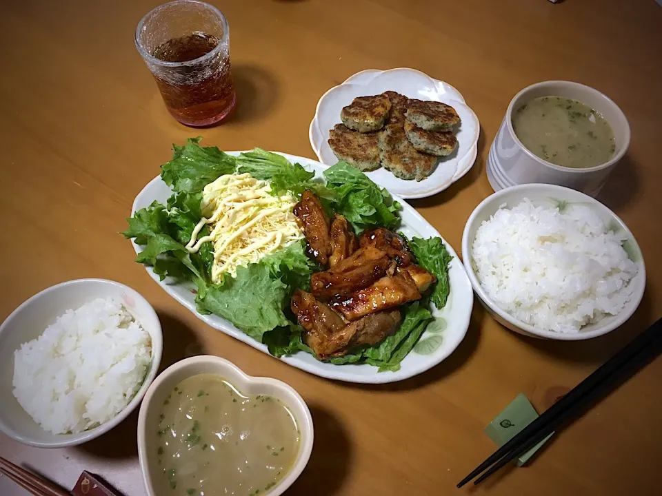 1/20夕飯(*´ڡ`●)
照り焼きチキン
蓮根餅
オニオンスープ
ご飯🍚|さくたえさん