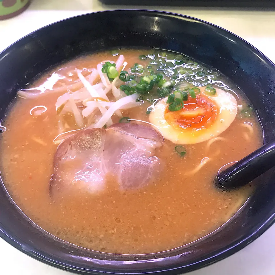 Snapdishの料理写真:濃厚！北海道味噌ラーメン@はま寿司|めぎゅさん