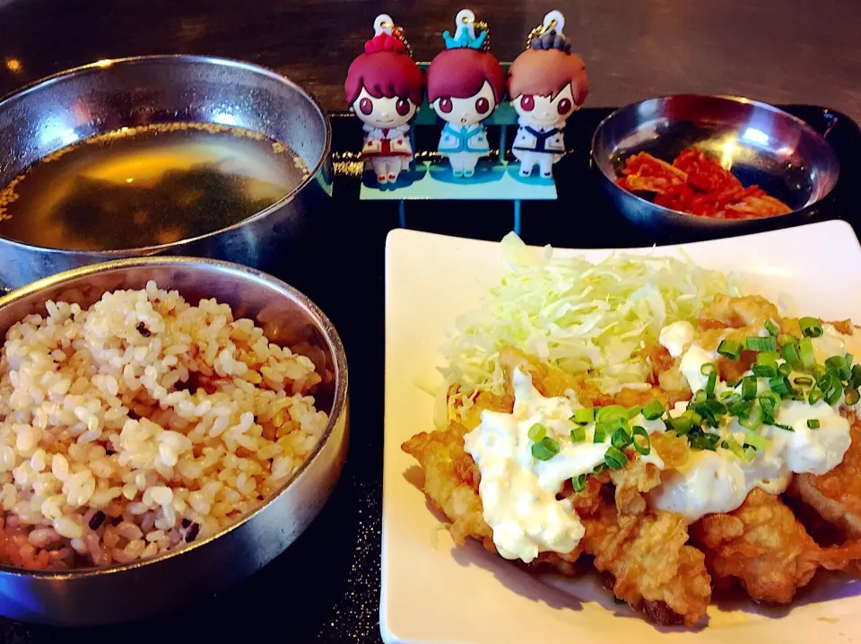 Snapdishの料理写真:チキン南蛮キムチタルタル定食💙🖤❤️韓豚屋|なぎさん