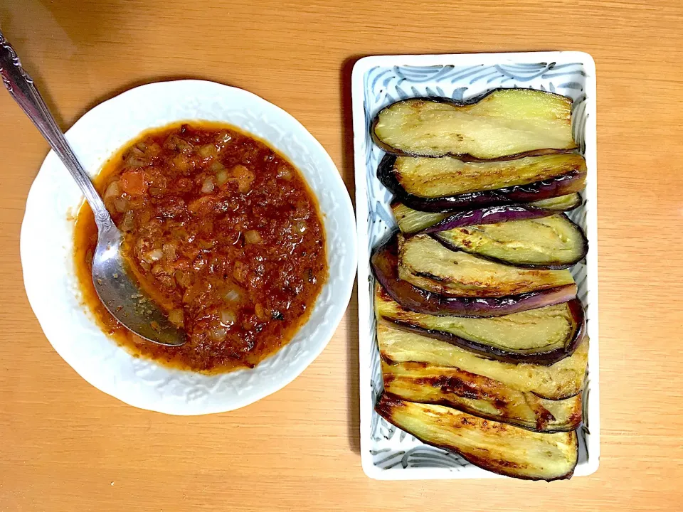 Fried eggplant and “bagoong” (shrimp paste) sauce|ケー ララ・ジョイさん