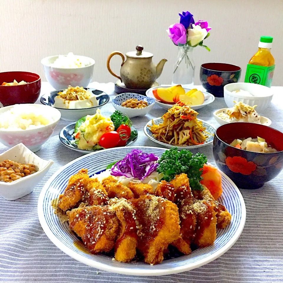 Snapdishの料理写真:ヒレカツと豚汁の晩ご飯🍚 #おうちごはん|ゆかりさん