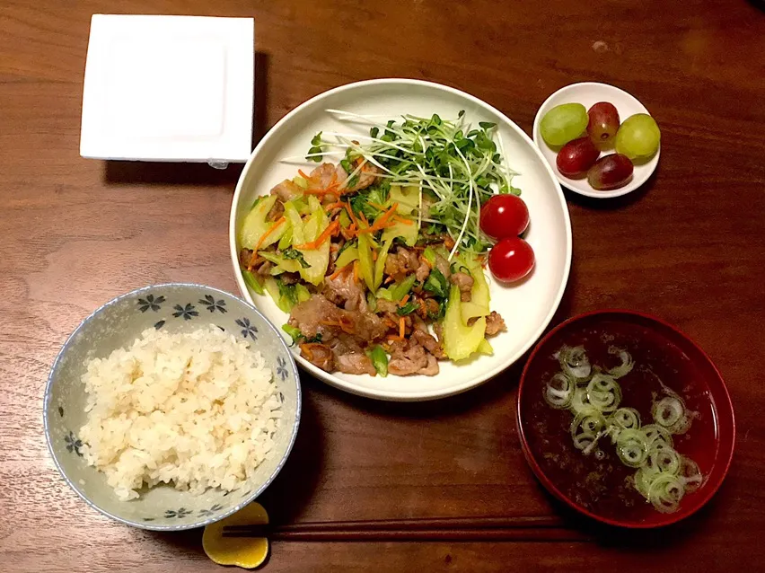 豚こまとセロリのレモン風味炒め|ゆきさん