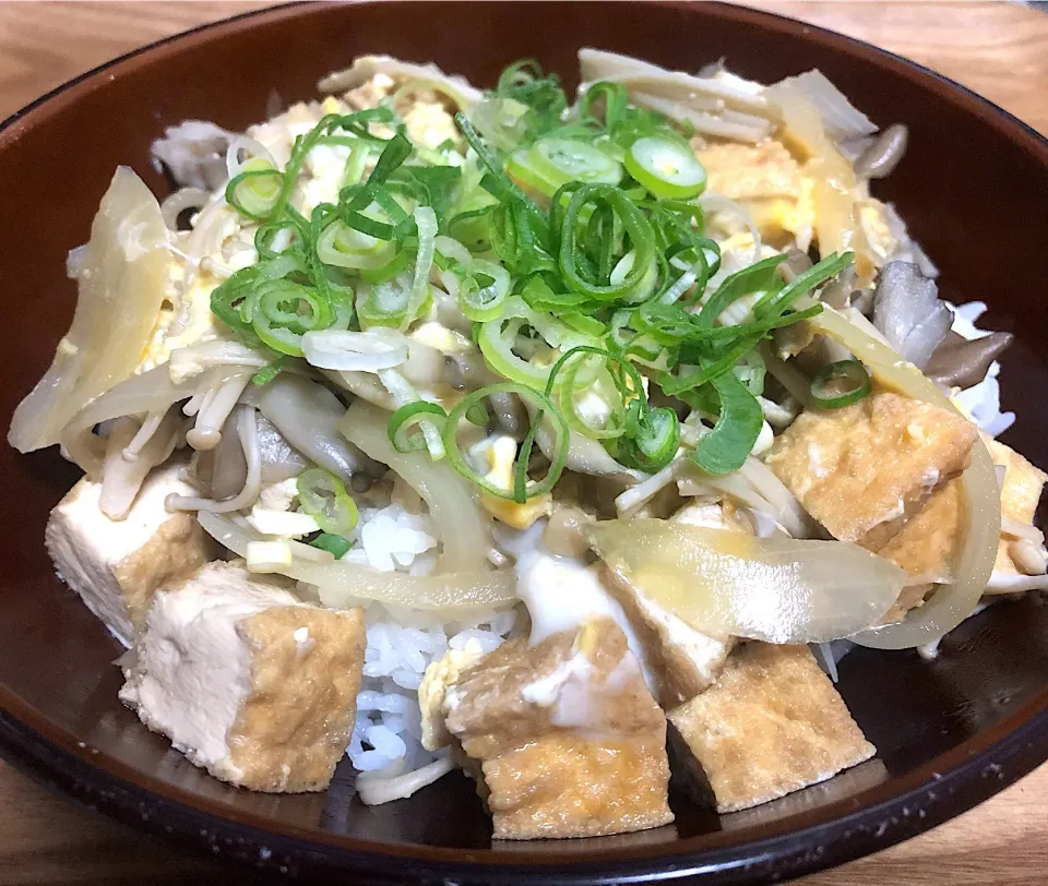 厚揚げときのこの卵とじ丼|まぁたんさん