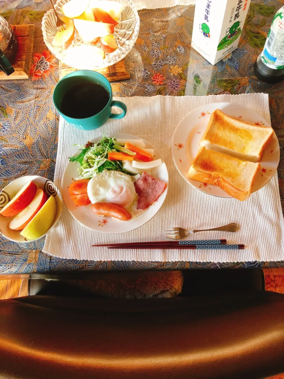 パン🍞
卵、コーヒー☕️|さとるさん