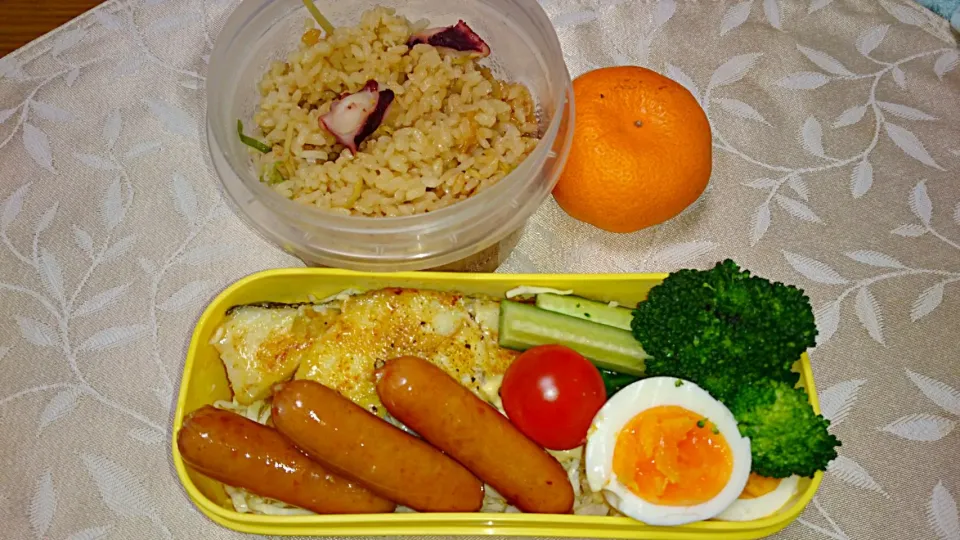 1/22のお弁当
 #たらのソテーカレー風味 #タコ飯|卯月さん