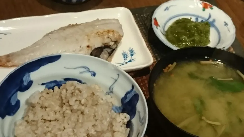 赤魚の粕漬け&めかぶ&大根の葉の味噌汁|まぐろさん