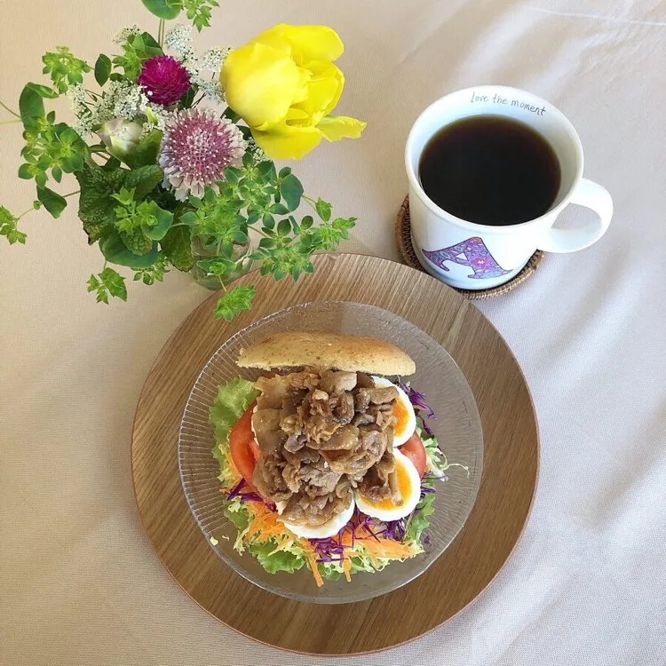 Snapdishの料理写真:1/22❤︎豚ロース焼肉&半熟たまごボリューム満点ベーグルサンド❤︎お弁当の残り物…🍀
#おひるごはん #ランチ #うちごはん #おうちカフェ #豚ロース焼肉 #半熟たまご #ベーグルサンド #自家製サンド|Makinsさん