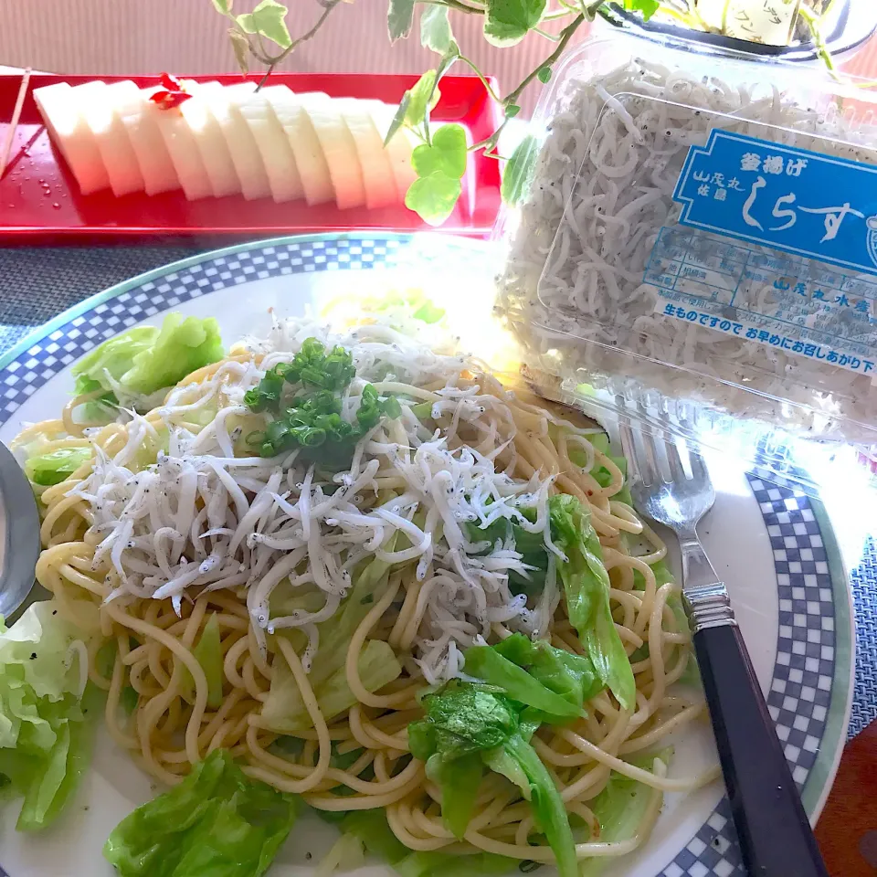 三浦早春キャベツと
湘南しらすのアンチョビのパスタ🍝|シュトママさん