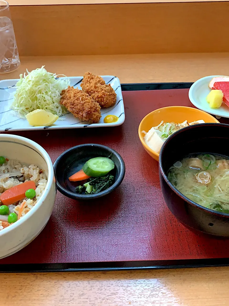 あさりと野菜炊き込み御飯/広島産カキフライ/冷奴/味噌汁|山内博之さん