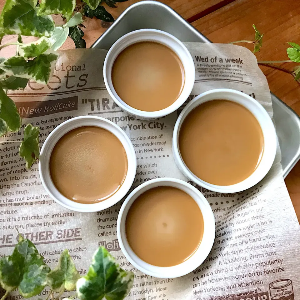 Snapdishの料理写真:☕️いい感じにトロトロ柔らかに蒸し焼き出来た❣️ コーヒー味のクレームブリュレ予備軍🍮続きは明日〜♪|Hollyさん