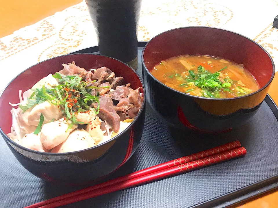 塩焼き鳥丼と豚汁🍀
砂肝とささみで、ヘルシーに😊

#夕飯 #焼き鳥丼  #豚汁|makoさん