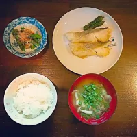 Snapdishの料理写真:☆タラの照り焼き
☆ししとうの佃煮
☆水菜としめじのお味噌汁
☆ご飯|🌼ゆうか🌼さん