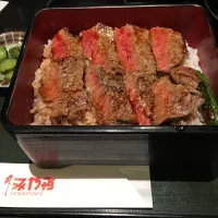 Snapdishの料理写真:阪急三番街 お肉|ochiesanさん