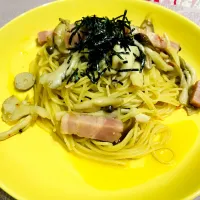 Snapdishの料理写真:ベーコンときのこのパスタ
 #パスタ料理 
 #きのこ 
 #厚切りベーコン🥓|ふみきゅんさん