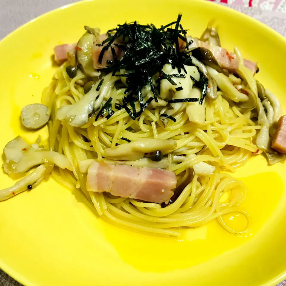 ベーコンときのこのパスタ
 #パスタ料理 
 #きのこ 
 #厚切りベーコン🥓|ふみきゅんさん