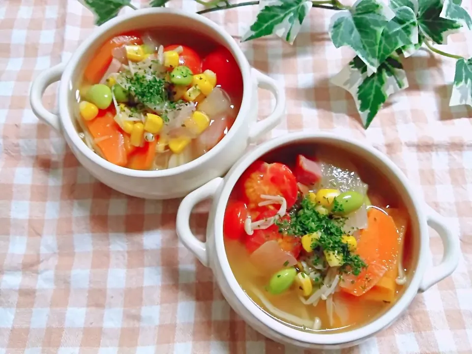 Snapdishの料理写真:かおりん✴︎❤︎さんのたっぷり野菜のチキンコンソメ塩バタースープ👍|花ママさん