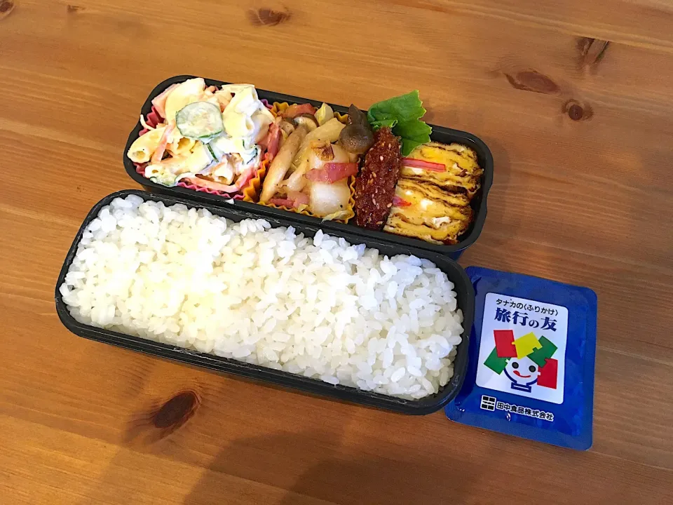 Snapdishの料理写真:白菜しめじのマヨ醤油炒め弁当|Emi Mikadoさん