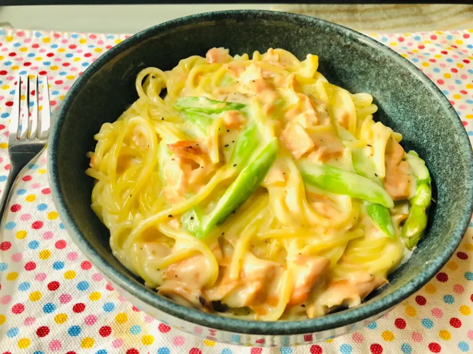 アスパラと焼き鮭のクリームパスタ|イカさん