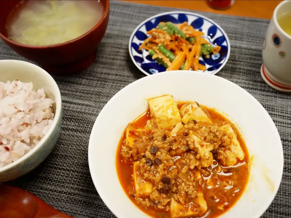 Snapdishの料理写真:19/01/22 夕飯♪ 麻婆豆腐 インゲンと人参の胡麻和え 白菜とセロリのスープ|ikukoさん