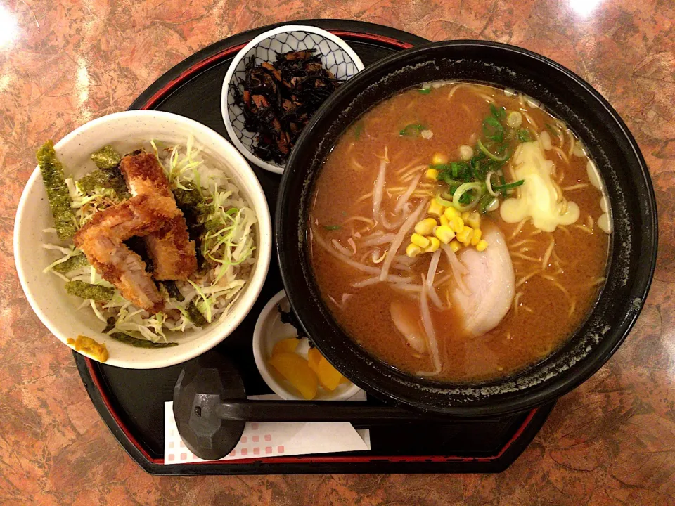 おすすめ定食(ミニソースかつ丼とみそラーメン)|ばーさんさん