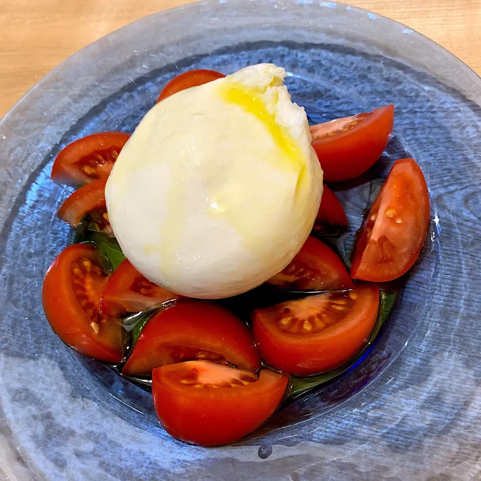 ブッラータチーズとトマトのサラダ🥗🍅🥗|SUN.yokotanさん