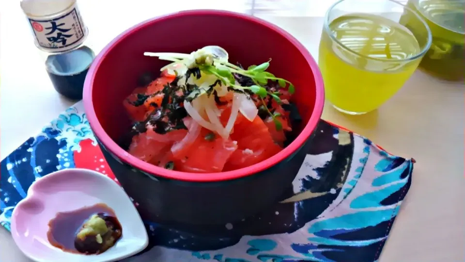 アトランティックサーモンマリネ漬け丼|みるくここあさん