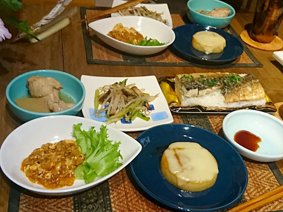 Snapdishの料理写真:手羽元大根&麻婆大根&チャーシューもやし&大根チーズ&焼き鯖寿司|まぐろさん