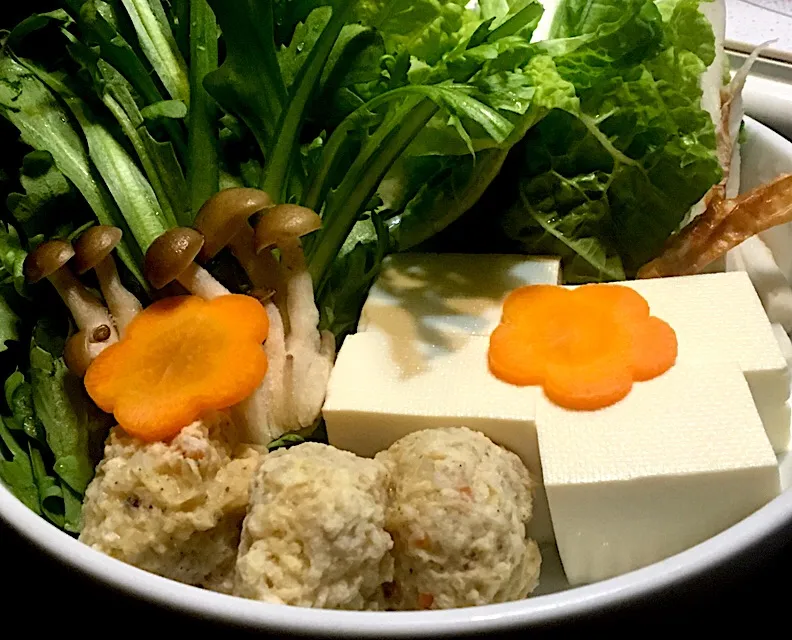 鶏肉団子鍋❓湯豆腐❓
また一人鍋|mottoさん