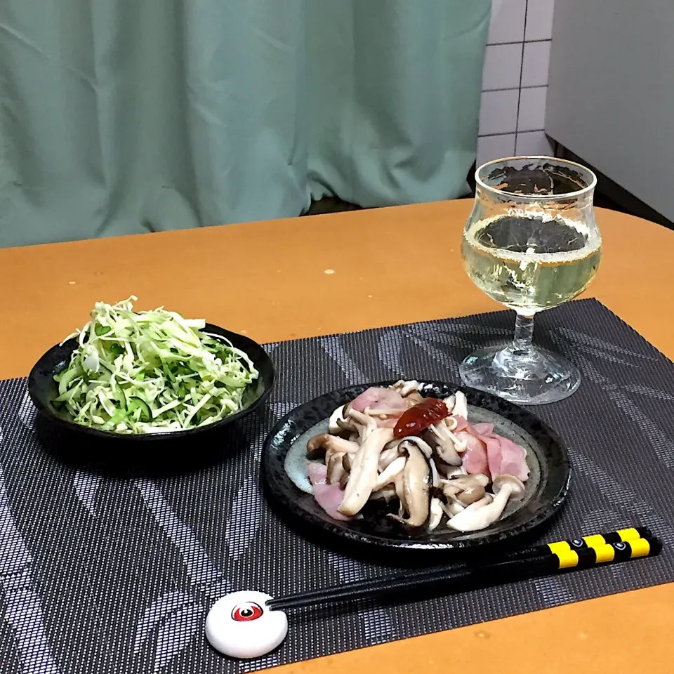 Snapdishの料理写真:きのことベーコンの炒め!  (^-^)|Kei Satoさん