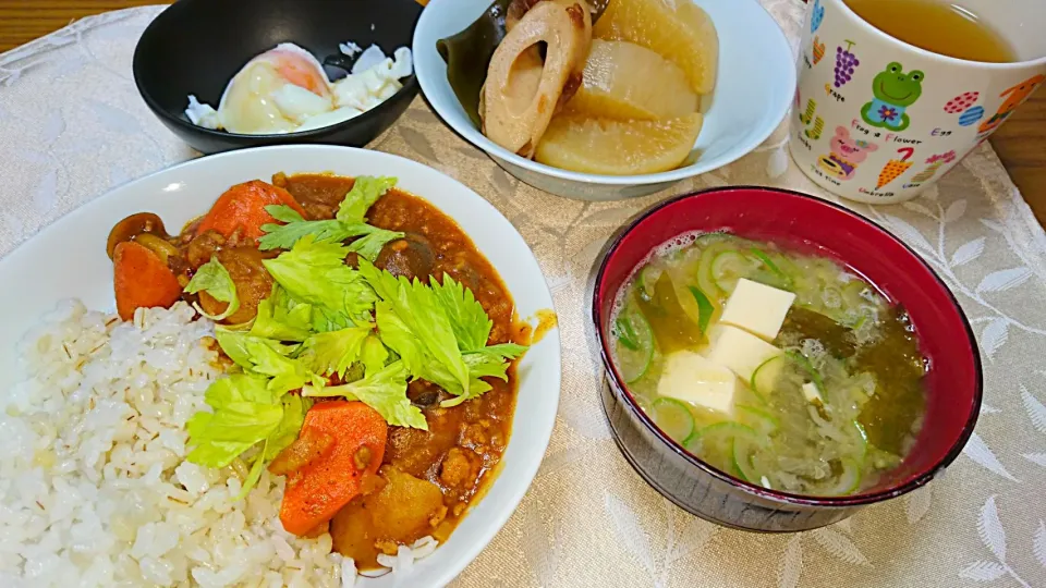 1/23の夕食 #カレー #大根煮物 #温泉卵 #玉ねぎ味噌汁|卯月さん