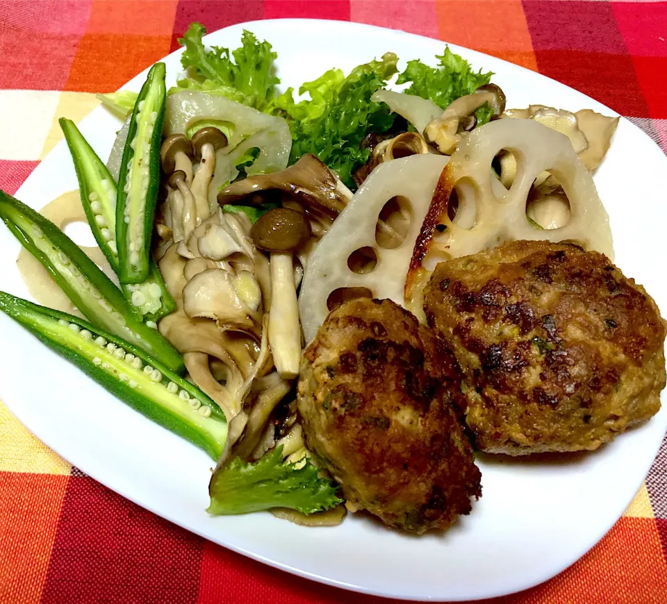 糖質メニュー
焼きレンコン・キノコサラダ🥗🍄
豚肉つくねの柚子胡椒風味|eiyadeさん