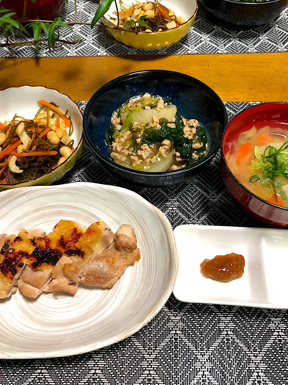 Snapdishの料理写真:鶏グリル焼き梅醤油の晩御飯2019.1.23|くっきいママさん