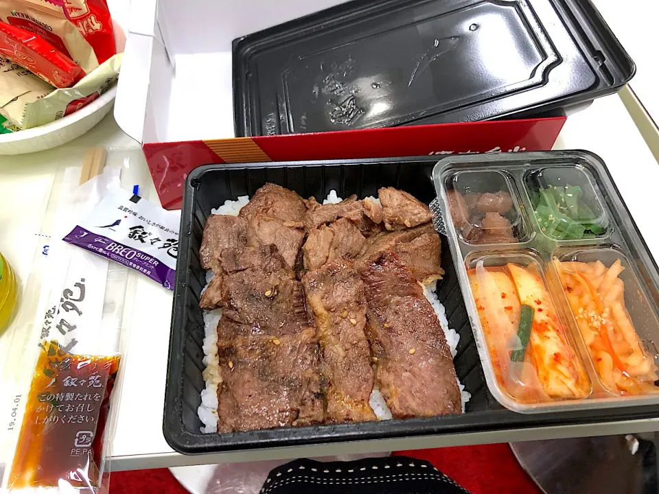 お仕事先で叙々苑の焼肉弁当を頂いてきました♪|inoさん