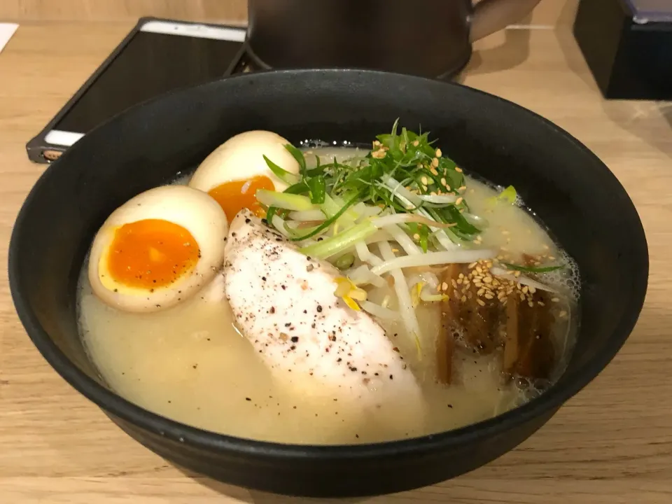 鶏系ラーメン🍜😋|女神さん