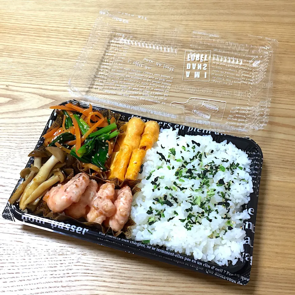 Snapdishの料理写真:木曜日の旦那さんのお弁当☺︎ #お弁当記録  #卵焼き  #海老マヨ  #ほうれん草と人参のナムル  #しめじのソテー|むさけんさん