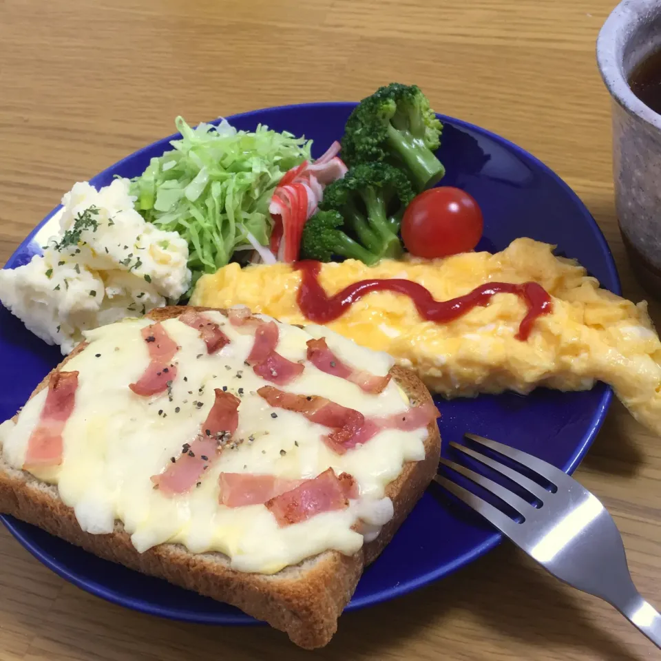 ベーコンチーズトースト🥓🧀🍞|りりさん