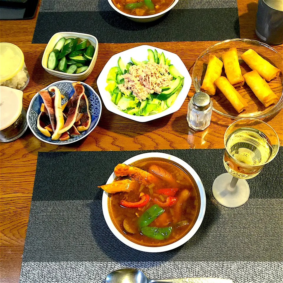 Snapdishの料理写真:スープカレー、春巻き、ツナサラダ、焼きイカ
胡瓜ぬか漬け、常備菜、ワイン|yakinasuさん