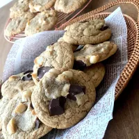 Snapdishの料理写真:チューイーなチョコチャンククッキー🍪|ゆいさん